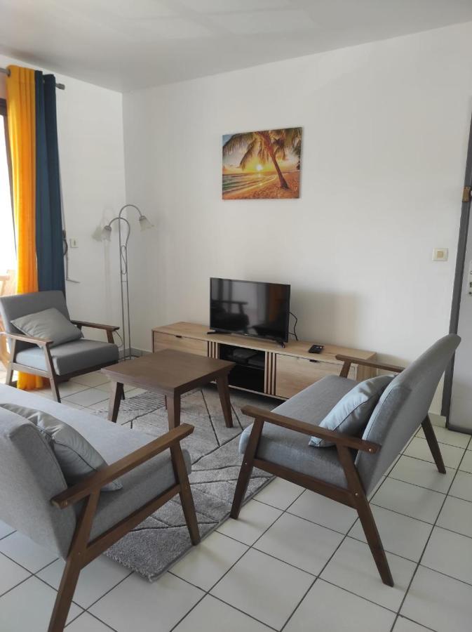 La Coraline Standing Apartment Куру Екстериор снимка