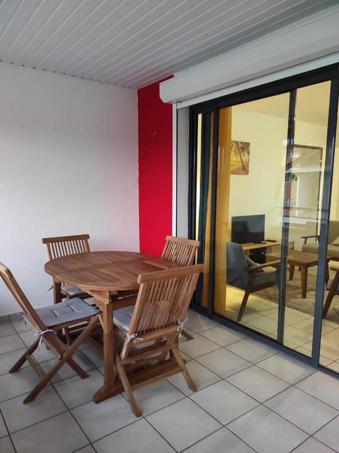 La Coraline Standing Apartment Куру Екстериор снимка